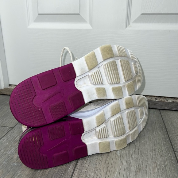 Nike Air Max Motion 2 Tennis Shoes - Picture 6 of 6